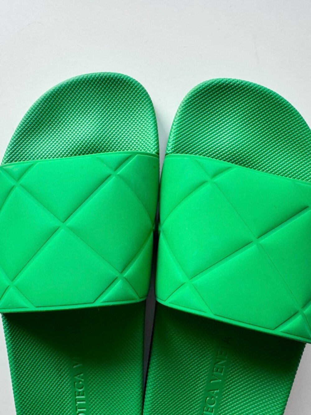 BOTTEGA VENETA Parakeet Green Rubber Intrecciato Pool Slides Sandals, Size 37 - Picture 7 of 16